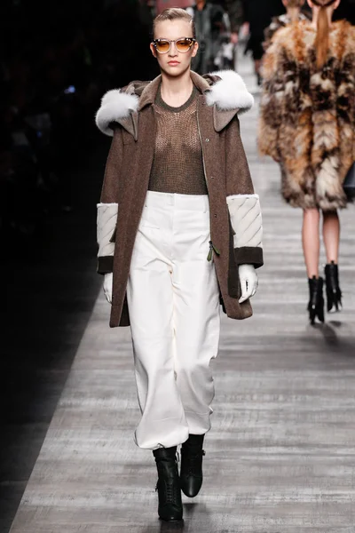 Look 30